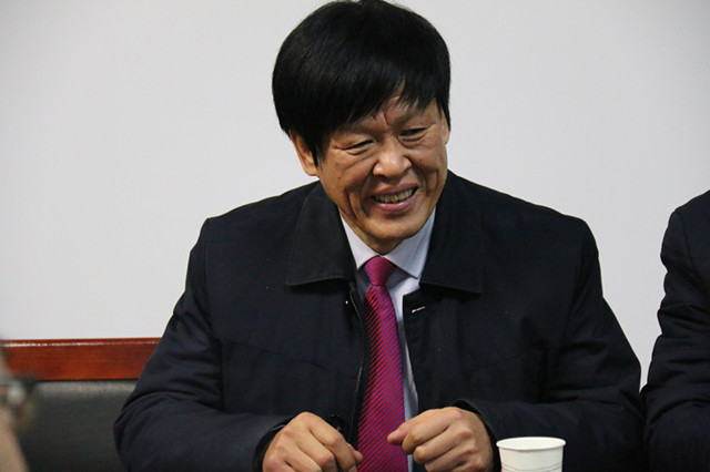 3.省農機校黨委書記兼校長李晉向中心領導作匯報_副本.jpg