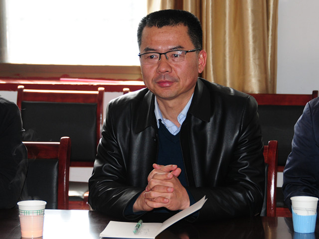 3.平遙現(xiàn)代工程技術(shù)學(xué)校校長胡海平在交流探討會(huì)上_副本.jpg 3.平遙現(xiàn)代工程技術(shù)學(xué)校校長胡海平在交流探討會(huì)上_副本.jpg