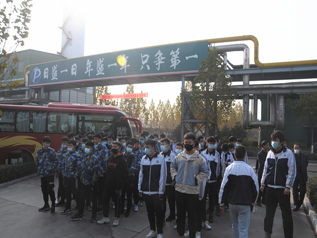 走進鵬飛學(xué)生企認知實踐10_副本.jpg