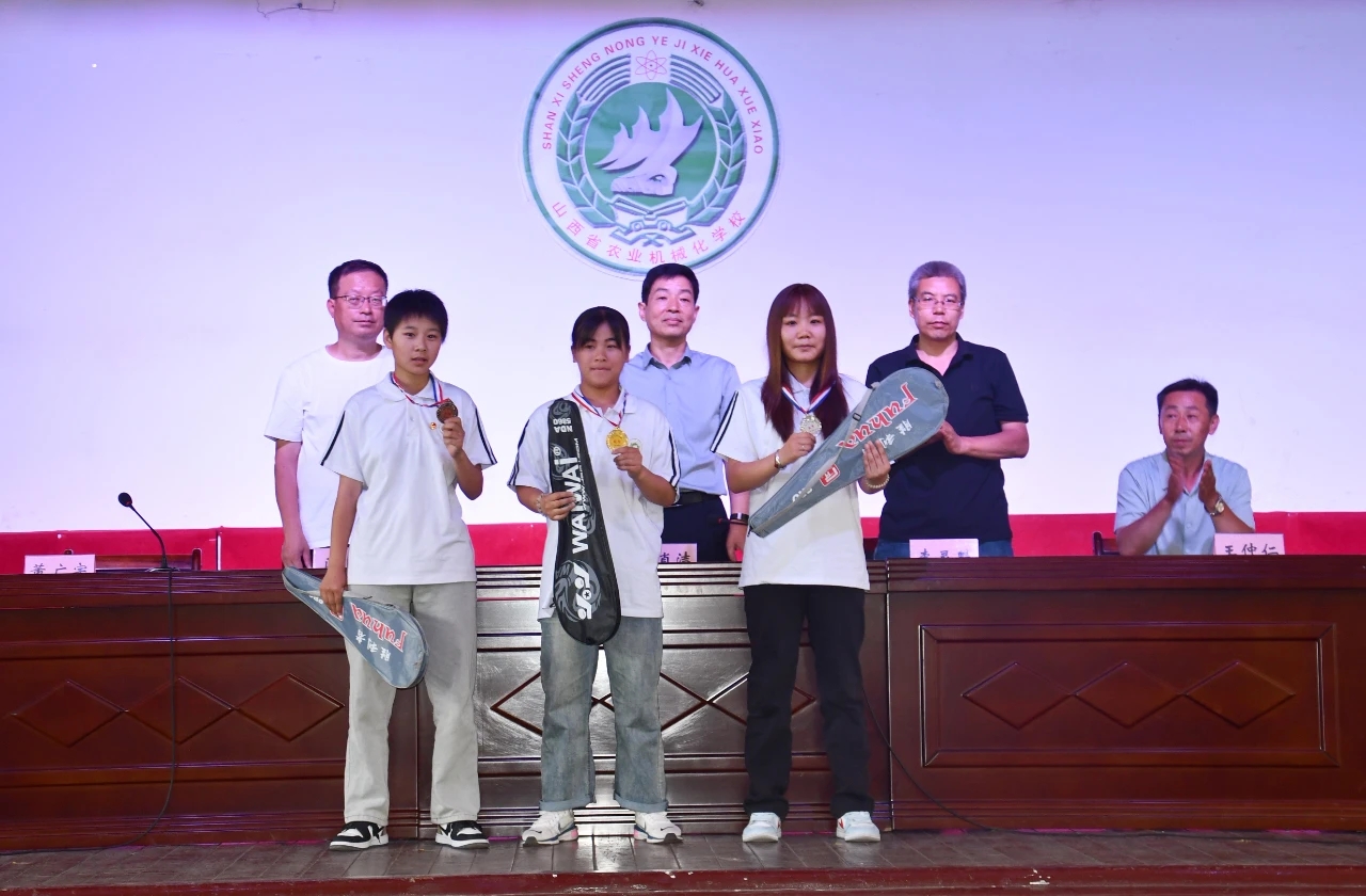 羽毛球3.jpg 羽毛球3.jpg